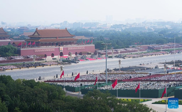 Diễu binh Trung Quốc phô diễn sức mạnh quân sự tại Quảng trường Thiên An Môn - Ảnh 8. Diễu binh Trung Quốc phô diễn sức mạnh quân sự tại Quảng trường Thiên An Môn - Ảnh 8.