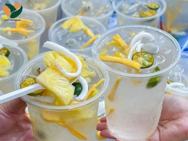 Khách Tây trầm trồ trước 5 món đồ uống bình dân, giá rẻ, bán đầy vỉa hè: "Chỉ có thể tìm thấy ở Việt Nam!"- Ảnh 6. Khách Tây trầm trồ trước 5 món đồ uống bình dân, giá rẻ, bán đầy vỉa hè: "Chỉ có thể tìm thấy ở Việt Nam!"- Ảnh 6.