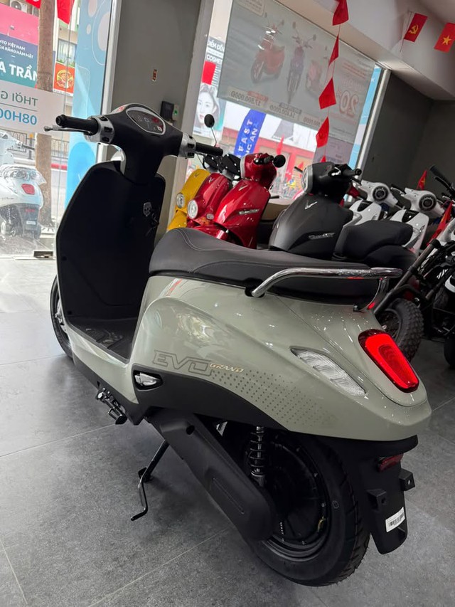 VinFast Evo Grand đi xa, cốp siêu lớn đã về đại lý: Niêm yết 21 triệu nhưng có thể mua với giá 18,5 triệu - Ảnh 3.