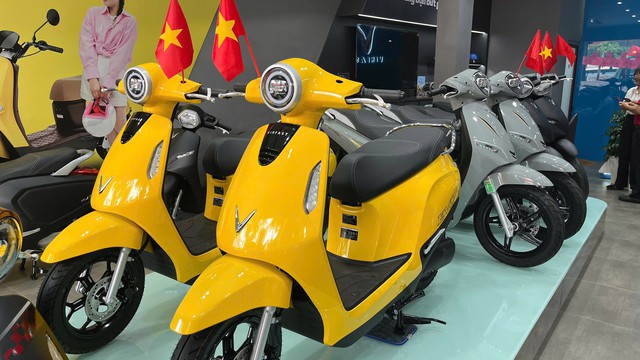 VinFast Evo Grand đi xa, cốp siêu lớn đã về đại lý: Niêm yết 21 triệu nhưng có thể mua với giá 18,5 triệu - Ảnh 1.