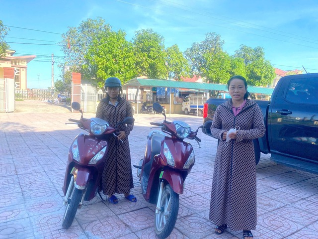 Hai người phụ nữ bằng tuổi, đi xe máy giống hệt nhau bị mời lên công an: Lý do hy hữu - Ảnh 1.