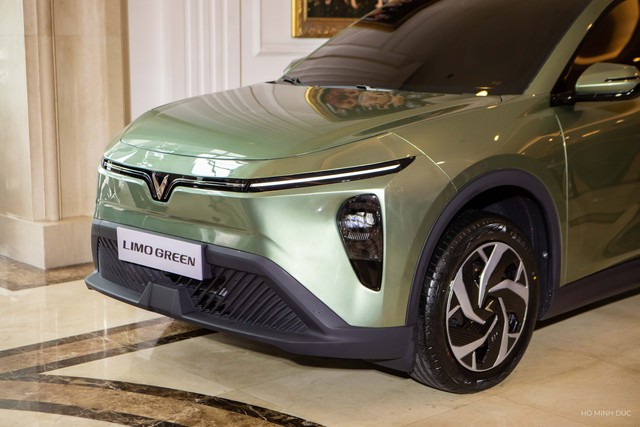 'Sinh sau đẻ muộn' nhưng VinFast Limo Green có cải tiến lần đầu thấy: Hiện đại không kém Tesla - Ảnh 1.