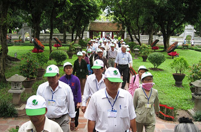 Người trên 60 tuổi phải biết thủ tục này khi đến di tích, danh lam thắng cảnh: Tiết kiệm được khoản lớn - Ảnh 1.