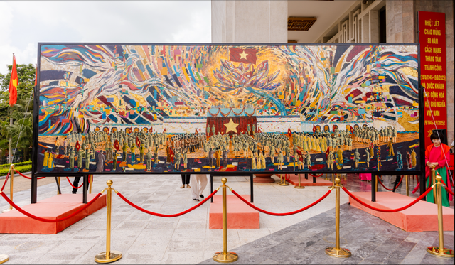 Việt Nam vừa có thêm kỷ lục thế giới: Gắn với khoảnh khắc lịch sử của Bác Hồ, rộng 17,342 m², nặng 3 tấn - Ảnh 5.