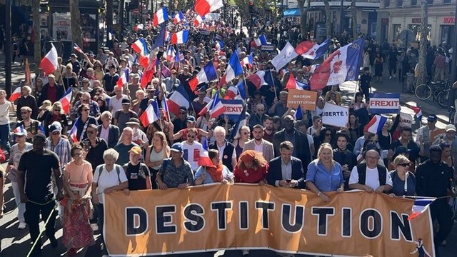 Biểu t&igrave;nh ở Paris li&ecirc;n quan &ocirc;ng Macron - Ảnh 2.