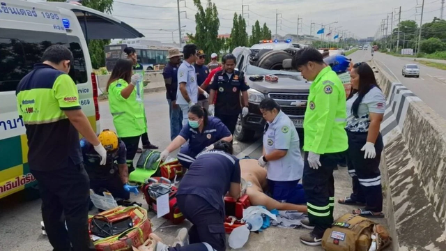 Nam y tá bất ngờ gặp tai nạn từ trên trời rơi xuống khi đang lái xe - Ảnh 2.
