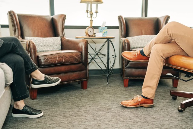 Cảnh báo cho những ai đang ngồi kiểu này, cực "phá" mạch máu, tăng nguy cơ tử vong - Ảnh 1.