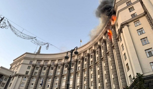 Tên lửa 9M727 Iskander tấn công tòa nhà Nội các Ukraine: Hậu quả nghiêm trọng nếu phát nổ - Ảnh 1.