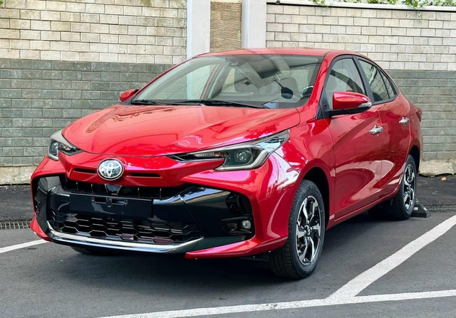 Loạt xe Toyota đang ưu đãi: 'Huyền thoại' Vios cũng có tên, mẫu 7 chỗ bán chạy được giảm mạnh nhất - Ảnh 3.