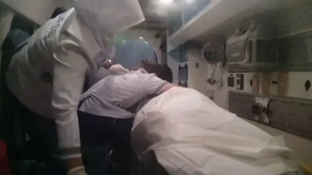 Nữ y tá khóc nức nở khi nhận ra nạn nhân tai nạn giao thông là ai - Ảnh 2. Nữ y tá khóc nức nở khi nhận ra nạn nhân tai nạn giao thông là ai - Ảnh 2.