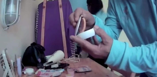 Để lại camera giấu kín ở resort, khi quay lại người phụ nữ choáng váng với hành động của nhân viên - Ảnh 3.