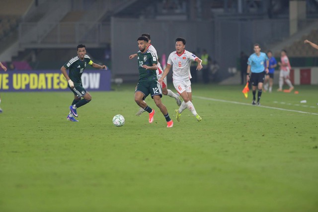 Diễn biến U23 Việt Nam 1-0 U23 Saudi Arabia: Si&ecirc;u phẩm kh&ocirc;ng tưởng của Đ&igrave;nh Bắc - Ảnh 3.