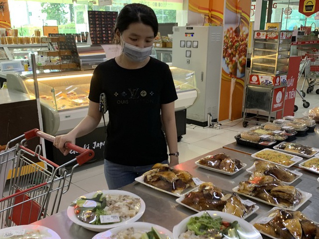 Quầy hàng trong siêu thị Aeon Mall khiến nhiều người chú ý - Ảnh 10.