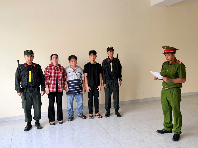 Bắt tạm giam chủ hộ kinh doanh mì sợi Huỳnh Cẩm Lài và chồng - Ảnh 1.