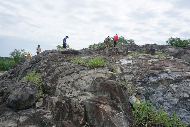 Ngọn núi ở TP.HCM cao chỉ hơn 10m: Được ví như "núi dễ leo nhất Việt Nam", xung quanh là hệ sinh thái hiếm có - Ảnh 3.