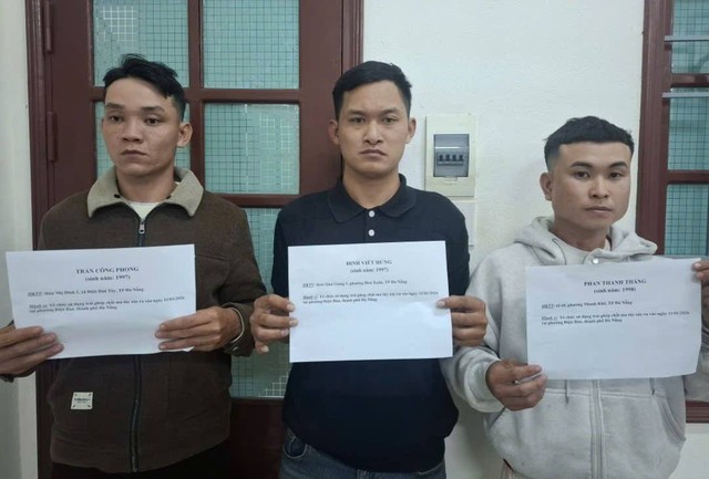 Kiểm tra đột xuất qu&aacute;n karaoke Th&ugrave;y Duy&ecirc;n, - Ảnh 2.