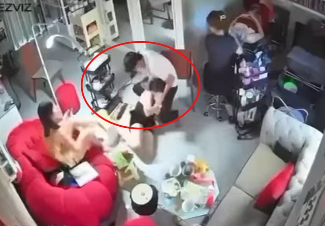 Nam thanh ni&ecirc;n lao v&agrave;o spa d&ugrave;ng dao đ&acirc;m nữ nh&acirc;n vi&ecirc;n rồi về nh&agrave; tự tử: H&eacute; lộ nguồn cơn - Ảnh 1.