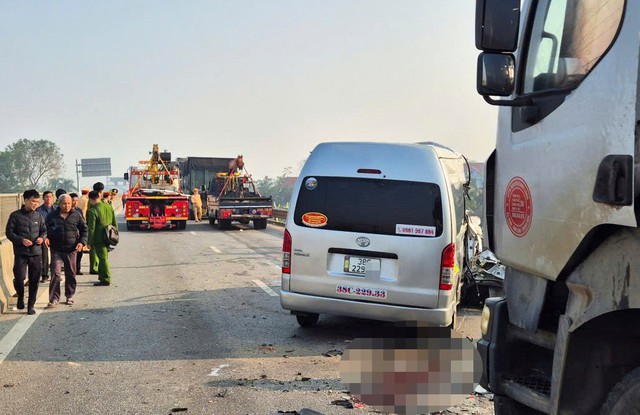 Vụ tai nạn khiến 4 người tử vong tr&ecirc;n cao tốc: Gia đ&igrave;nh đang tr&ecirc;n đường đi thăm th&ocirc;ng gia - Ảnh 2.