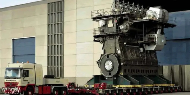 Chiêm ngưỡng "quái vật" động cơ đốt trong lớn nhất thế giới: Nặng 2.300 tấn, đốt 250 tấn nhiên liệu/ngày - Ảnh 1.