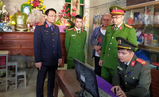 Thi hành Lệnh khám xét, Lệnh bắt tạm giam chủ tài khoản Facebook Lê Minh Vũ - Ảnh 2.