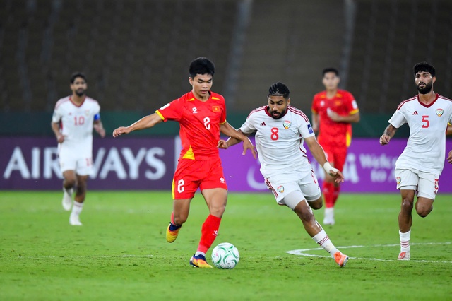 Diễn biến U23 Việt Nam 3-2 U23 UAE: Minh Phúc ghi bàn với cú sút uy lực - Ảnh 3.
