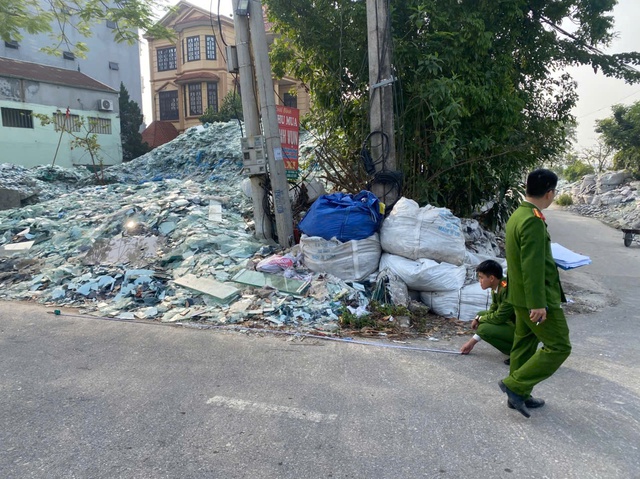 Ra lệnh bắt tạm giam chủ xưởng Nguyễn Văn Hoài sinh năm 1970 - Ảnh 1.