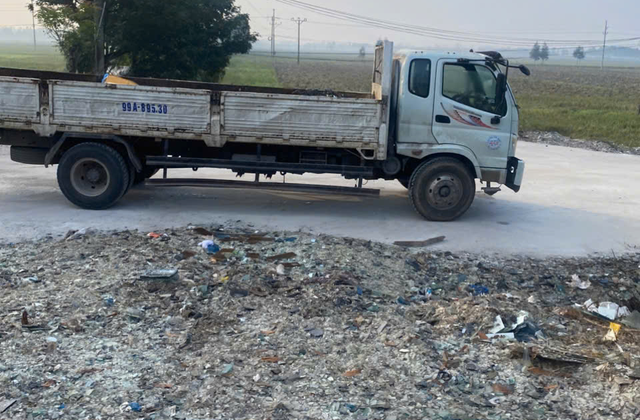 Ra lệnh bắt tạm giam chủ xưởng Nguyễn Văn Hoài sinh năm 1970 - Ảnh 2.