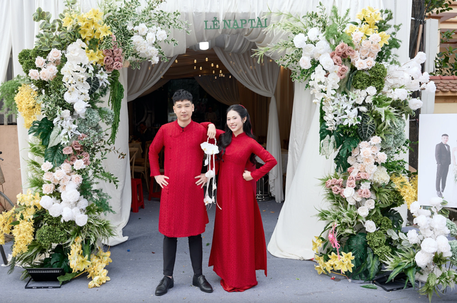 M&agrave;n rước d&acirc;u &ldquo;cố đi chậm cũng chỉ hết 15 gi&acirc;y&rdquo; ở Thanh H&oacute;a: Cặp đ&ocirc;i từng gh&eacute;t nhau đến mức cả x&oacute;m đều biết - Ảnh 3.