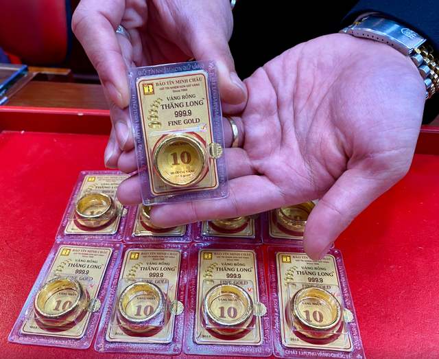 R&uacute;t tiết kiệm "tất tay" 50 chỉ v&agrave;ng l&uacute;c đỉnh, người phụ nữ ở H&agrave; Nội nhận c&aacute;i kết bất ngờ sau hơn 2 th&aacute;ng - Ảnh 2.