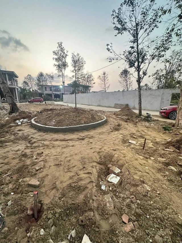 Mua đất, chuẩn bị x&acirc;y nh&agrave; th&igrave; bất ngờ &ldquo;mọc&rdquo; l&ecirc;n ng&ocirc;i mộ tổ ở Nghệ An: Người x&acirc;y mộ n&oacute;i g&igrave;? - Ảnh 1.