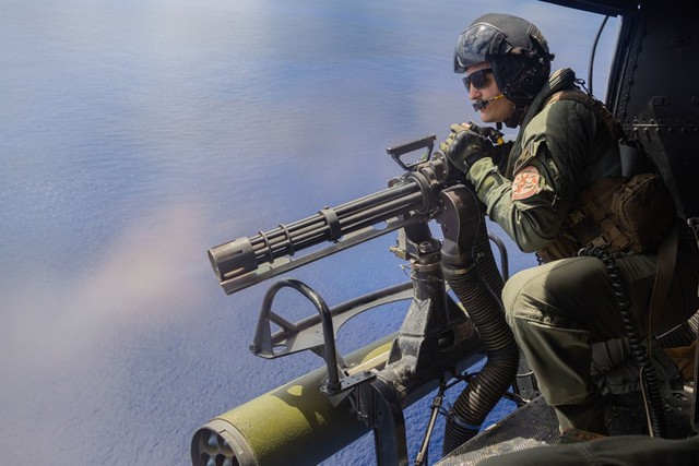 Mỹ chuẩn bị thay thế s&uacute;ng m&aacute;y Minigun huyền thọai bằng GAU - 24 / A mới - Ảnh 3.