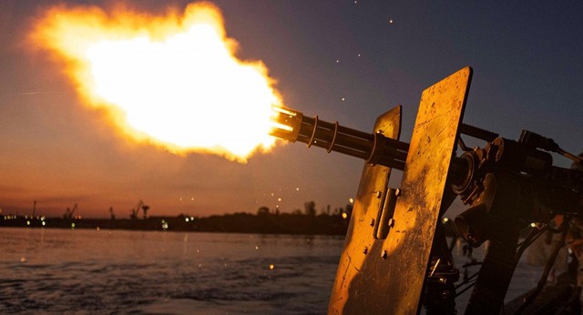 Mỹ chuẩn bị thay thế s&uacute;ng m&aacute;y Minigun huyền thọai bằng GAU - 24 / A mới - Ảnh 2.