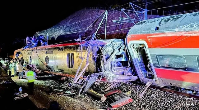 Thảm họa t&agrave;u cao tốc tại T&acirc;y Ban Nha: Số người tử vong tăng cao - Ảnh 1.