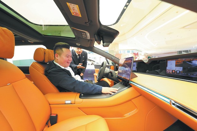 Xe VinFast VF6, VF7 chịu va chạm mạnh: Thân vỏ biến dạng ra sao, người trong xe an toàn thế nào? - Ảnh 3.