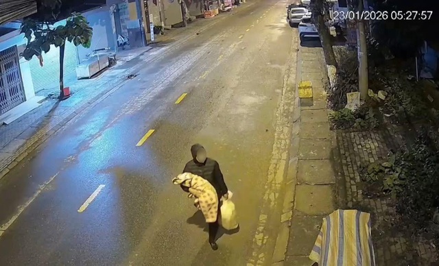 Bé gái 2 tháng tuổi bị bỏ rơi trên vỉa hè giữa đêm lạnh 10 độ ở Lào Cai: Tình hình hiện tại ra sao? - Ảnh 1.