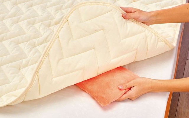 2 bước l&agrave;m ấm giường ngủ chỉ chưa đầy 5 ph&uacute;t - Ảnh 1.