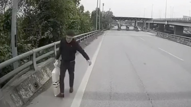 Vụ đi ăn tất ni&ecirc;n về nhặt được bao tải chứa 1 tỷ đồng tr&ecirc;n cao tốc: Chủ nh&acirc;n số tiền l&ecirc;n tiếng bất ngờ - Ảnh 3.