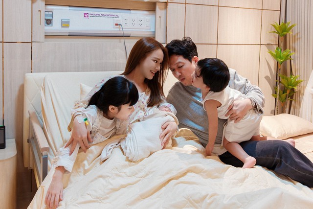 Nh&atilde; Phương sinh con thứ 3, Trường Giang bật kh&oacute;c xin lỗi vợ - Ảnh 4.