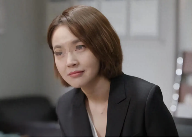 &Ocirc;ng chủ ph&aacute;t hiện nữ nh&acirc;n vi&ecirc;n giống hệt vợ đ&atilde; mất, t&igrave;m mọi c&aacute;ch gặp bố mẹ c&ocirc; nhưng vừa thấy liền sụp đổ - Ảnh 1.