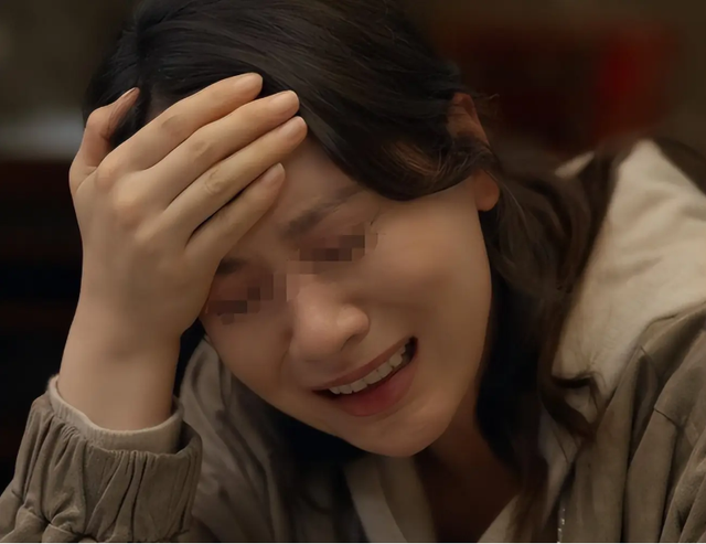 &Ocirc;ng chủ ph&aacute;t hiện nữ nh&acirc;n vi&ecirc;n giống hệt vợ đ&atilde; mất, t&igrave;m mọi c&aacute;ch gặp bố mẹ c&ocirc; nhưng vừa thấy liền sụp đổ - Ảnh 5.