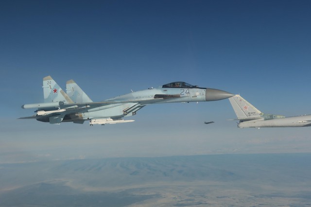 Su - 3 5s v&agrave; vai tr&ograve; hộ tống oanh tạc cơ t&ecirc;n lửa trong Lực lượng Kh&ocirc;ng qu&acirc;n Nga - Ảnh 3.
