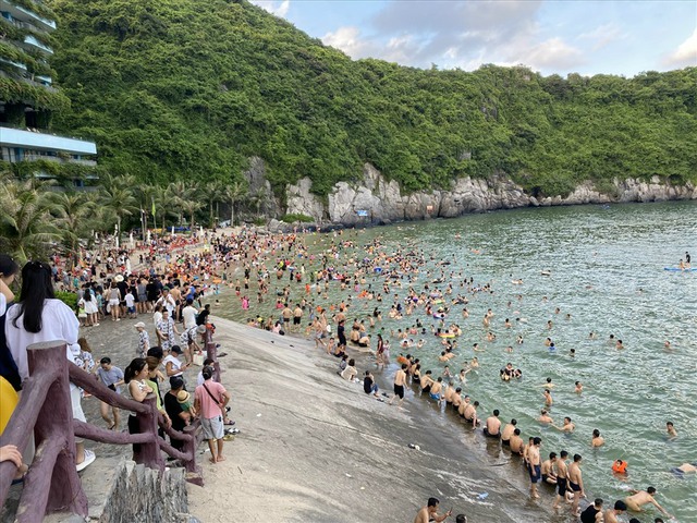 Bãi biển miền Bắc du khách đi mùa đông mà phải thốt lên: "Cứ ngỡ đang ở trời Âu!" - Ảnh 4.