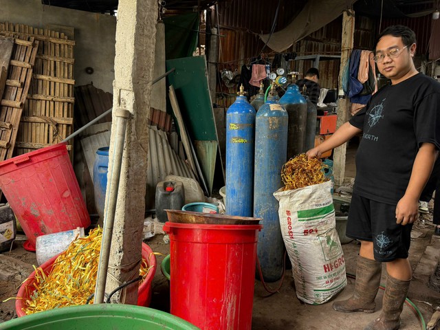 Ra lệnh tạm giữ hình sự chủ xưởng Nguyễn Phong Vũ sinh năm 1976 - Ảnh 2.