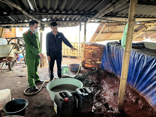 Ra lệnh tạm giữ hình sự chủ xưởng Nguyễn Phong Vũ sinh năm 1976 - Ảnh 3.