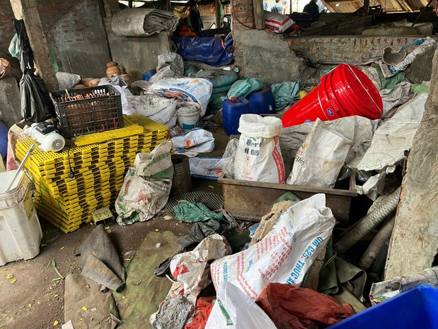 Ra lệnh tạm giữ hình sự chủ xưởng Nguyễn Phong Vũ sinh năm 1976 - Ảnh 5.