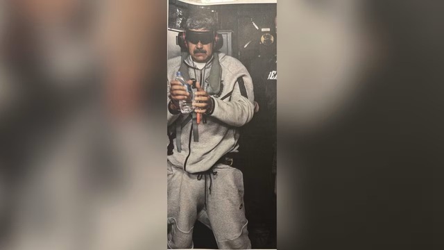 Mới nhất: Ông Trump đăng ảnh ông Maduro trên tàu USS Iwo Jima - Ảnh 1.