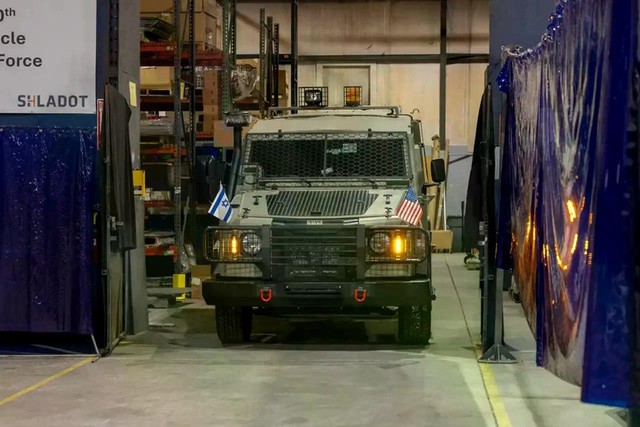 Mỹ b&agrave;n giao xe bọc th&eacute;p David thứ 1000 cho Israel năm 2026 - Ảnh 1.