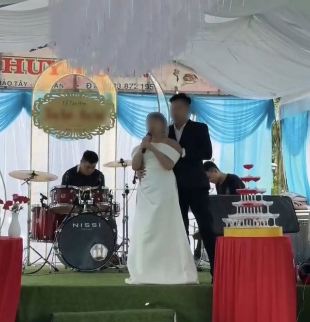 Xôn xao đám cưới của cô dâu 65 tuổi và chú rể 33 tuổi: Danh tính 2 nhân vật chính - Ảnh 1.