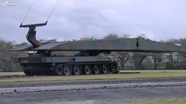 Hiệu quả đặc biệt của xe tăng bắc cầu MTU - 90 m trong c&ocirc;ng nghệ qu&acirc;n sự 2026 - Ảnh 7.