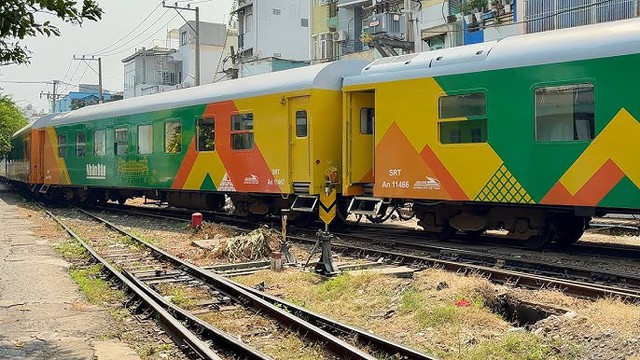 Chuyến tàu mới nhất của đường sắt Việt Nam: Mới chạy được 1 ngày, không gian trên tàu gây chú ý - Ảnh 2.